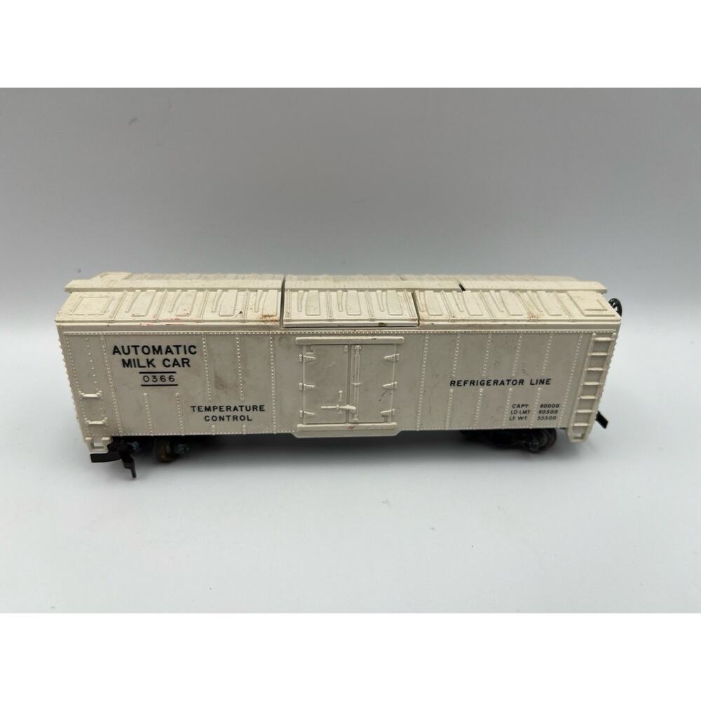 Vintage 60’s O Gauge Lionel 0336 Automated Refrigerated Milk Car